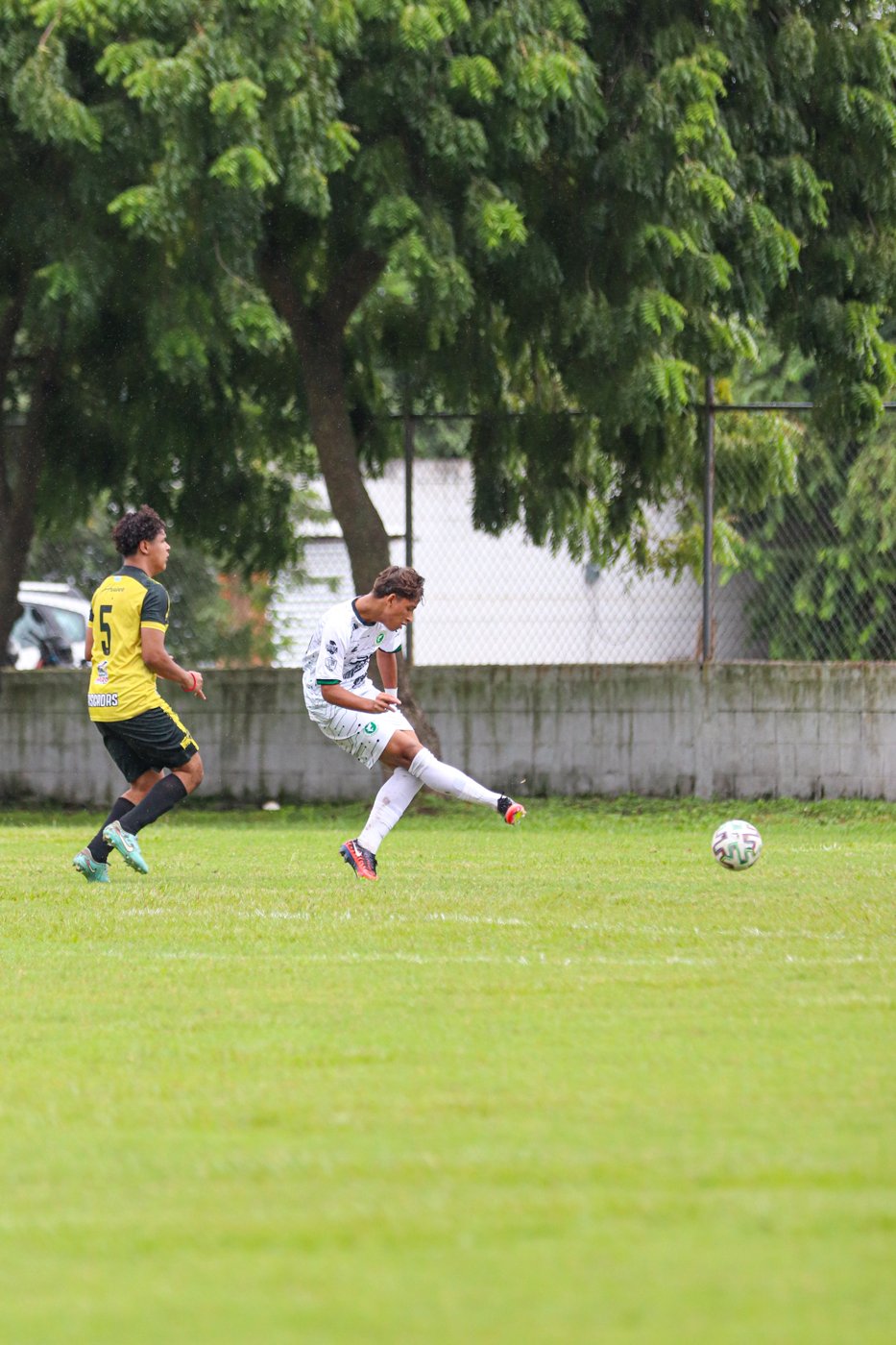 Juventud con hambre: la Intermedia arrancó con goleada 9-1 a CD Cascadas