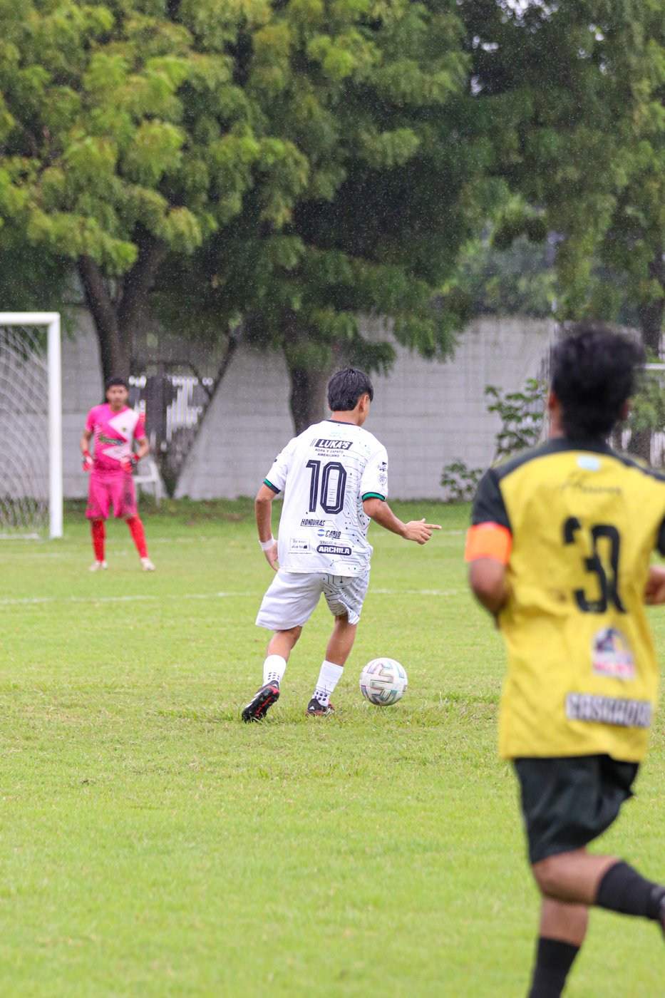 Juventud con hambre: la Intermedia arrancó con goleada 9-1 a CD Cascadas