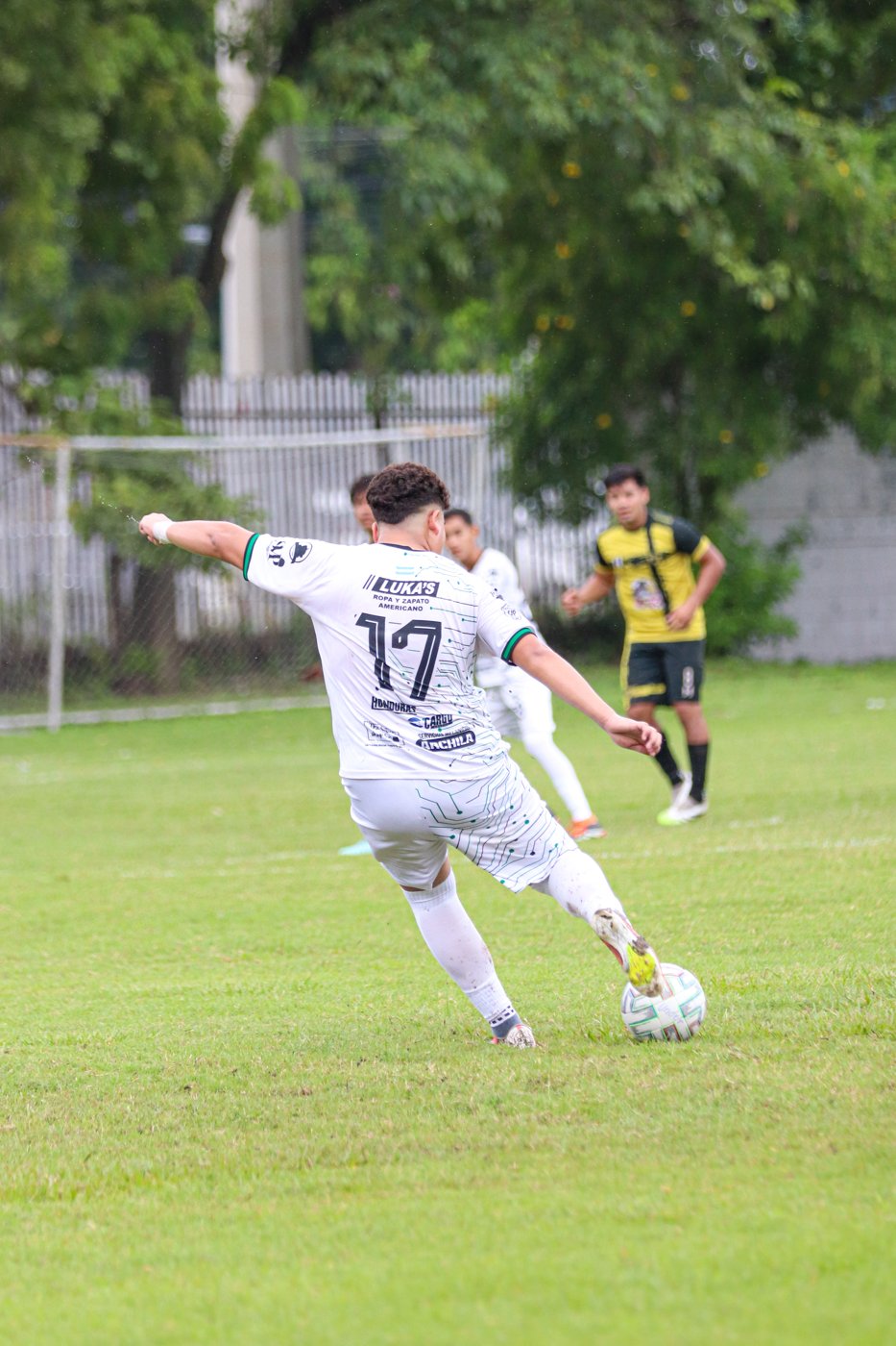 Juventud con hambre: la Intermedia arrancó con goleada 9-1 a CD Cascadas
