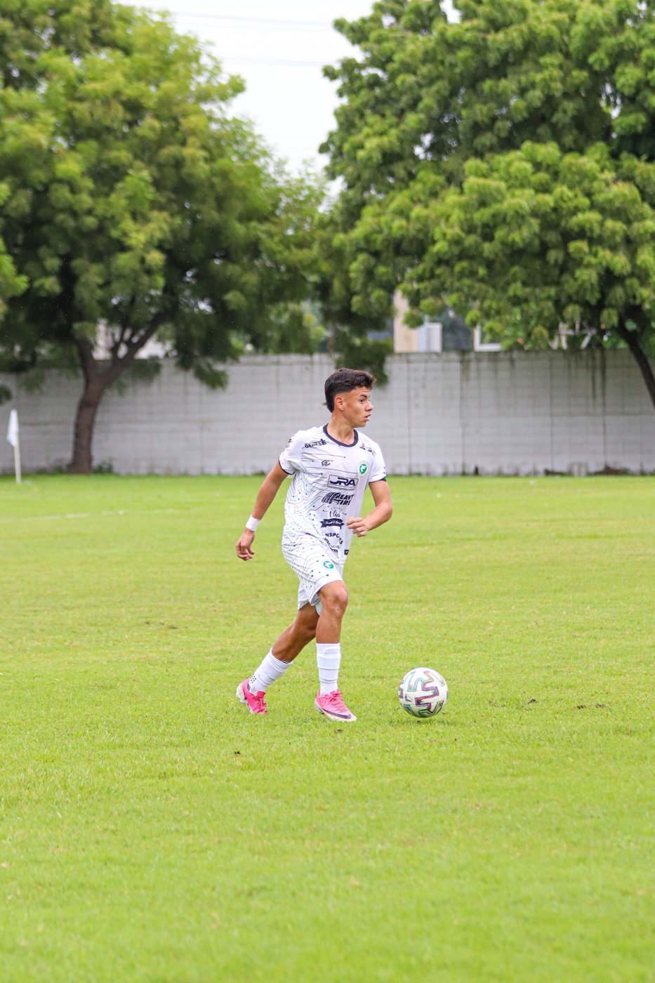 Juventud con hambre: la Intermedia arrancó con goleada 9-1 a CD Cascadas